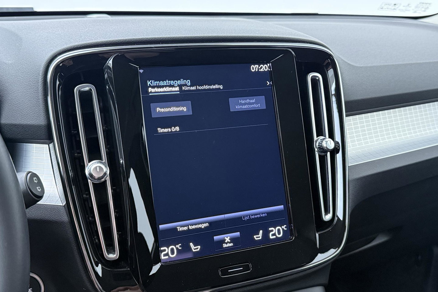 Volvo XC40 2.0 B4 Momentum Pro | ACC | Trekhaak | Standkachel | Stoel+Stuurverwarming | Verwarmbare Achterbank | Camera | BLIS