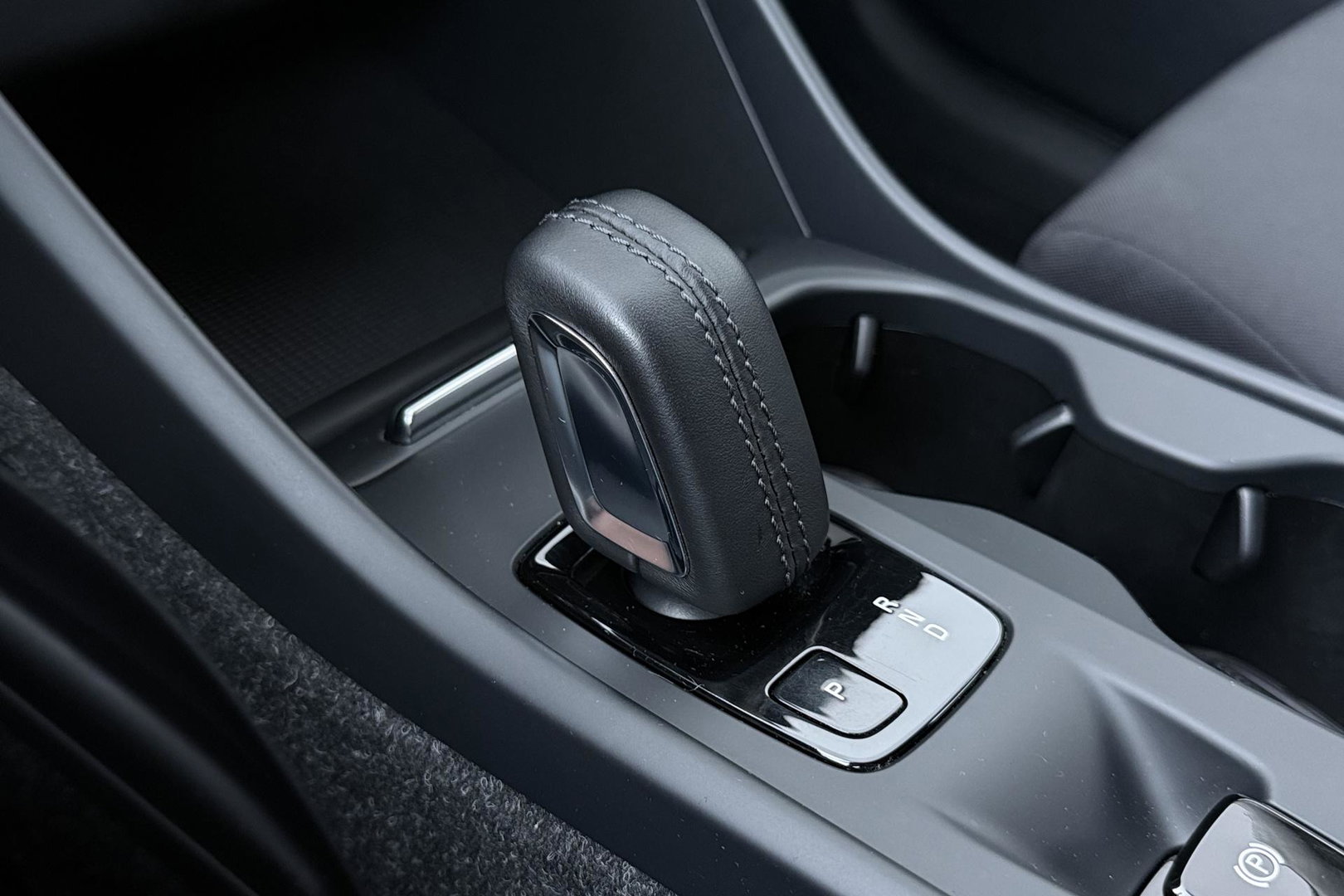 Volvo XC40 2.0 B4 Momentum Pro | ACC | Trekhaak | Standkachel | Stoel+Stuurverwarming | Verwarmbare Achterbank | Camera | BLIS