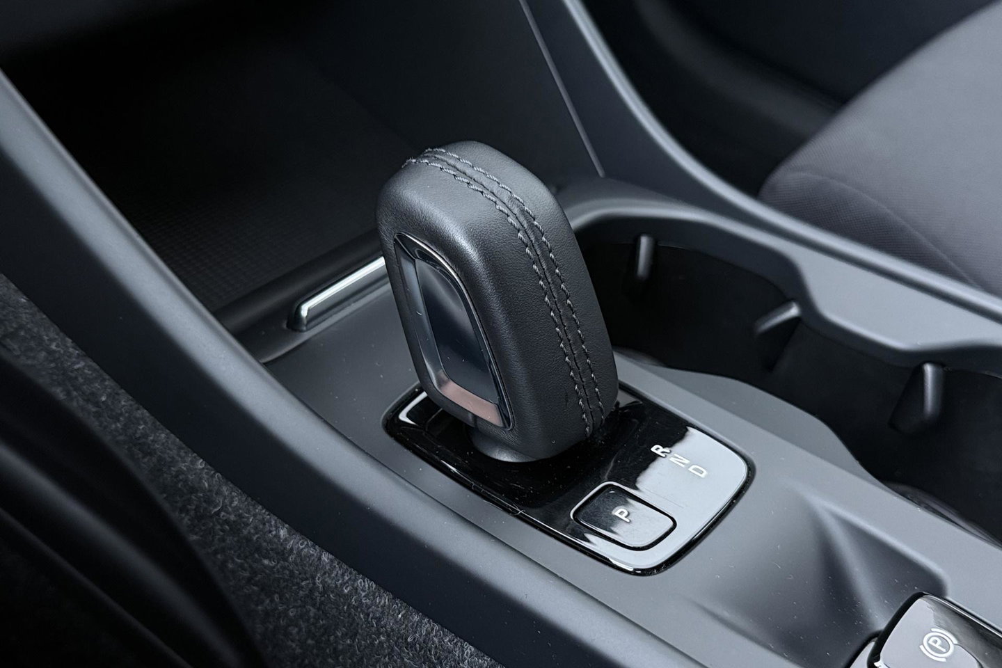 Volvo XC40 2.0 B4 Momentum Pro | ACC | Trekhaak | Standkachel | Stoel+Stuurverwarming | Verwarmbare Achterbank | Camera | BLIS