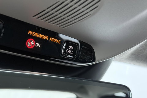 Volvo XC40 2.0 B4 Momentum Pro | ACC | Trekhaak | Standkachel | Stoel+Stuurverwarming | Verwarmbare Achterbank | Camera | BLIS
