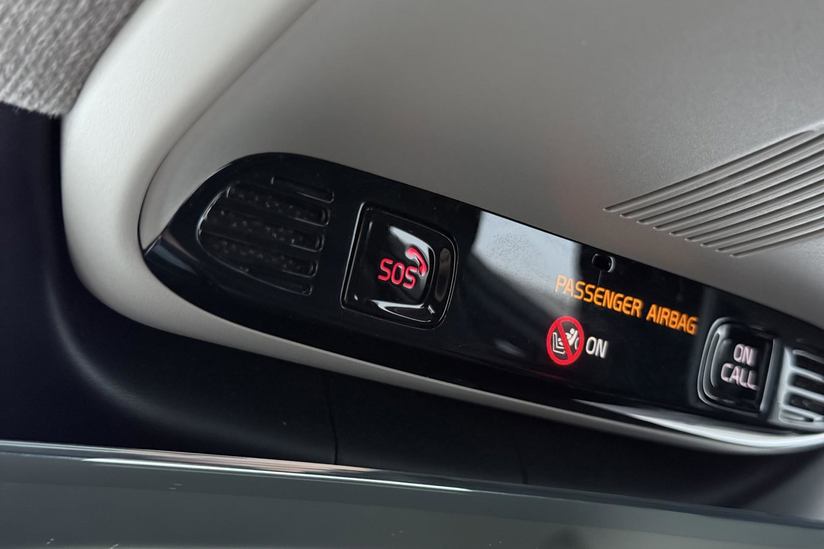 Volvo XC40 2.0 B4 Momentum Pro | ACC | Trekhaak | Standkachel | Stoel+Stuurverwarming | Verwarmbare Achterbank | Camera | BLIS