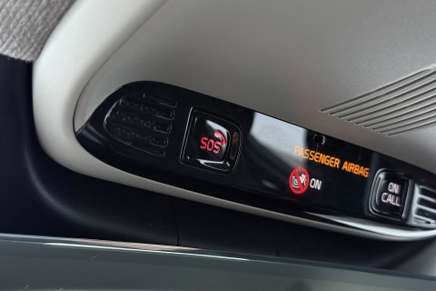 Volvo XC40 2.0 B4 Momentum Pro | ACC | Trekhaak | Standkachel | Stoel+Stuurverwarming | Verwarmbare Achterbank | Camera | BLIS