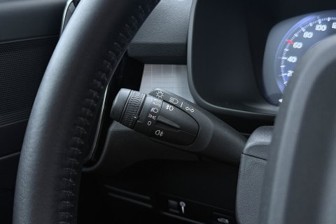 Volvo XC40 2.0 B4 Momentum Pro | ACC | Trekhaak | Standkachel | Stoel+Stuurverwarming | Verwarmbare Achterbank | Camera | BLIS