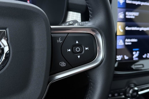 Volvo XC40 2.0 B4 Momentum Pro | ACC | Trekhaak | Standkachel | Stoel+Stuurverwarming | Verwarmbare Achterbank | Camera | BLIS