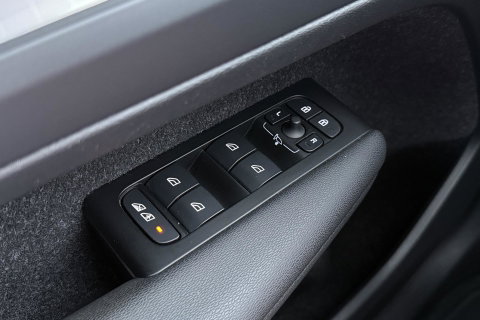Volvo XC40 2.0 B4 Momentum Pro | ACC | Trekhaak | Standkachel | Stoel+Stuurverwarming | Verwarmbare Achterbank | Camera | BLIS