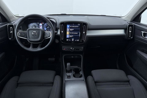 Volvo XC40 2.0 B4 Momentum Pro | ACC | Trekhaak | Standkachel | Stoel+Stuurverwarming | Verwarmbare Achterbank | Camera | BLIS