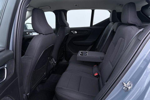 Volvo XC40 2.0 B4 Momentum Pro | ACC | Trekhaak | Standkachel | Stoel+Stuurverwarming | Verwarmbare Achterbank | Camera | BLIS