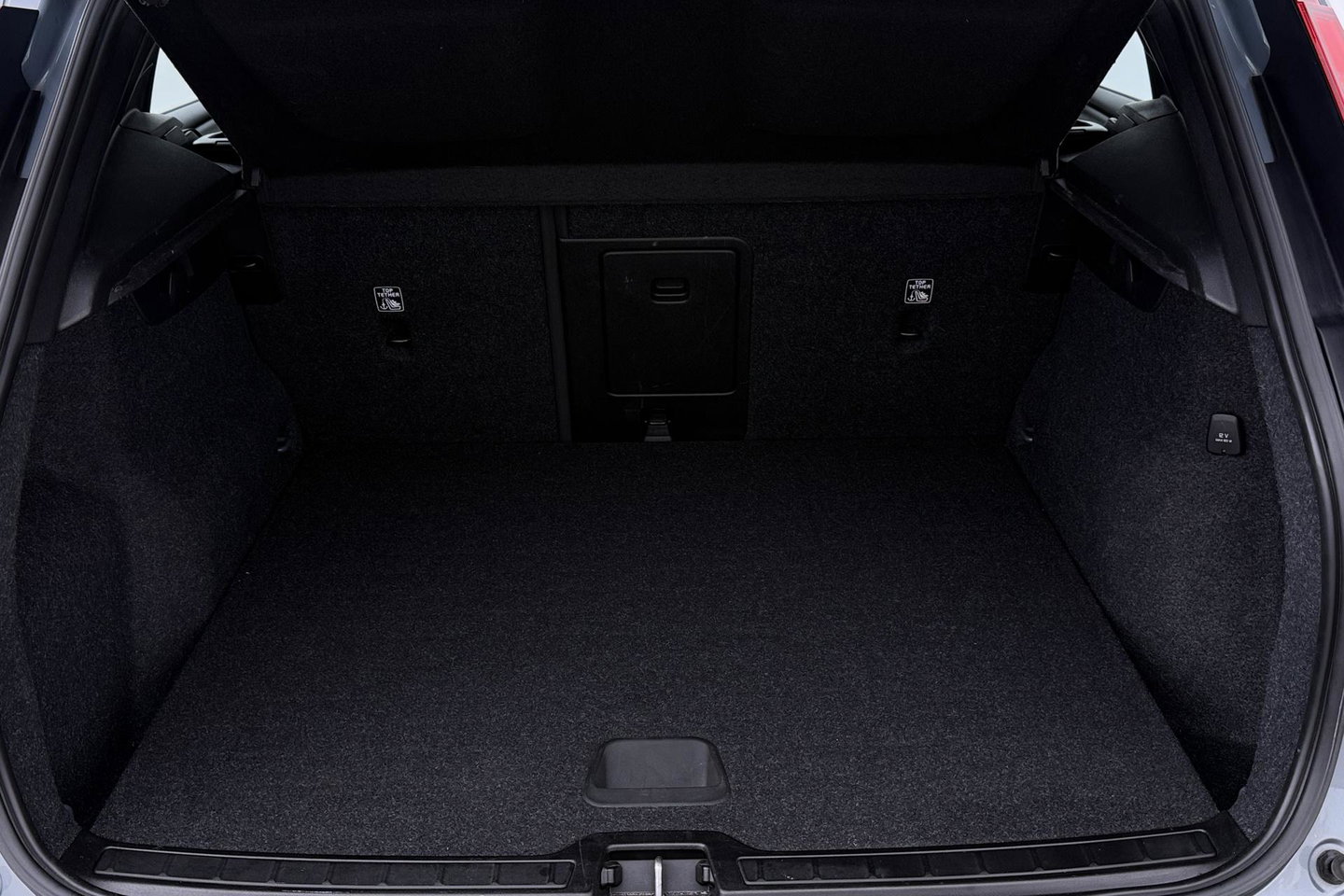 Volvo XC40 2.0 B4 Momentum Pro | ACC | Trekhaak | Standkachel | Stoel+Stuurverwarming | Verwarmbare Achterbank | Camera | BLIS