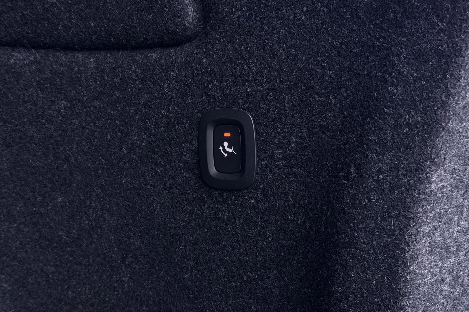 Volvo XC40 2.0 B4 Momentum Pro | ACC | Trekhaak | Standkachel | Stoel+Stuurverwarming | Verwarmbare Achterbank | Camera | BLIS