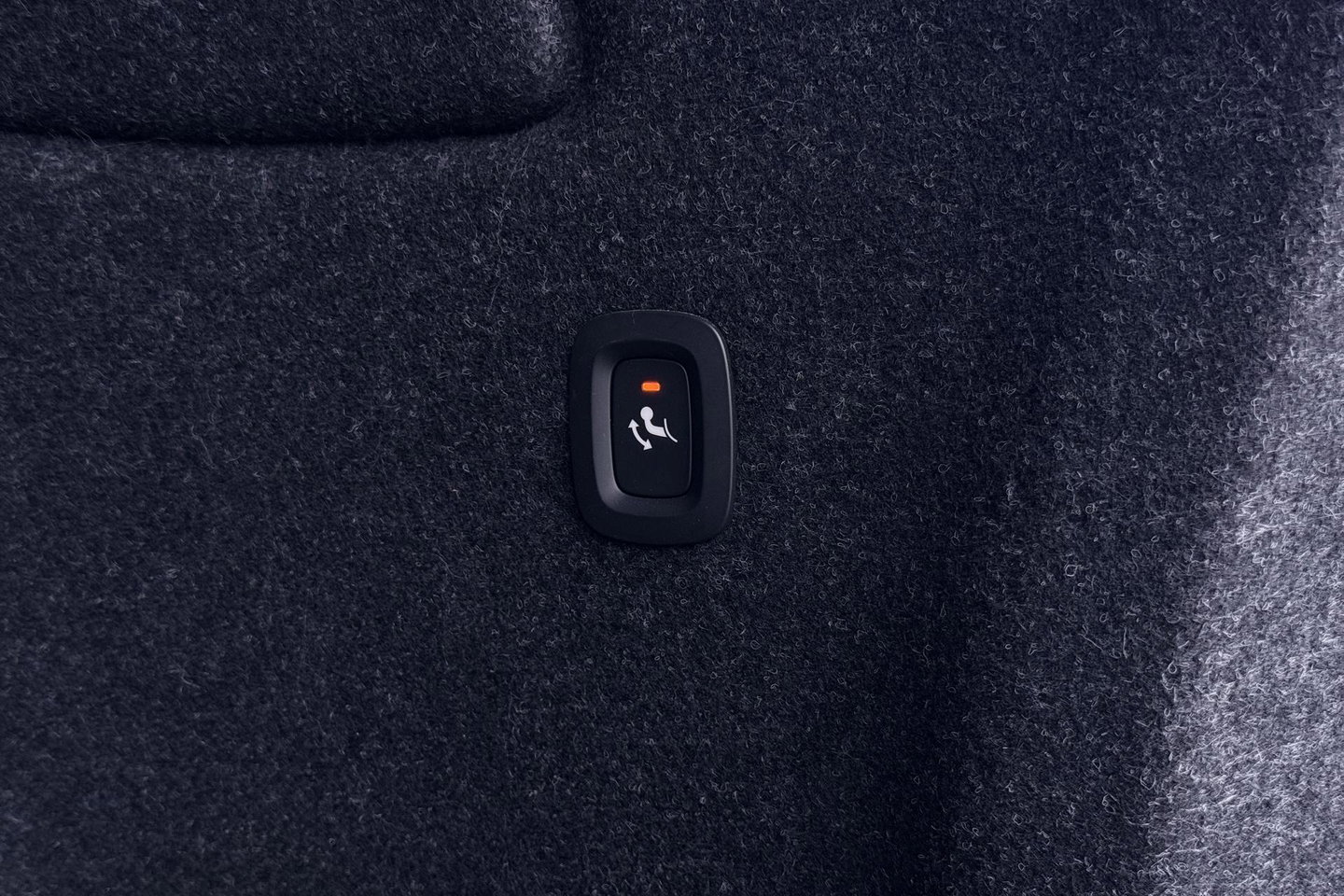 Volvo XC40 2.0 B4 Momentum Pro | ACC | Trekhaak | Standkachel | Stoel+Stuurverwarming | Verwarmbare Achterbank | Camera | BLIS