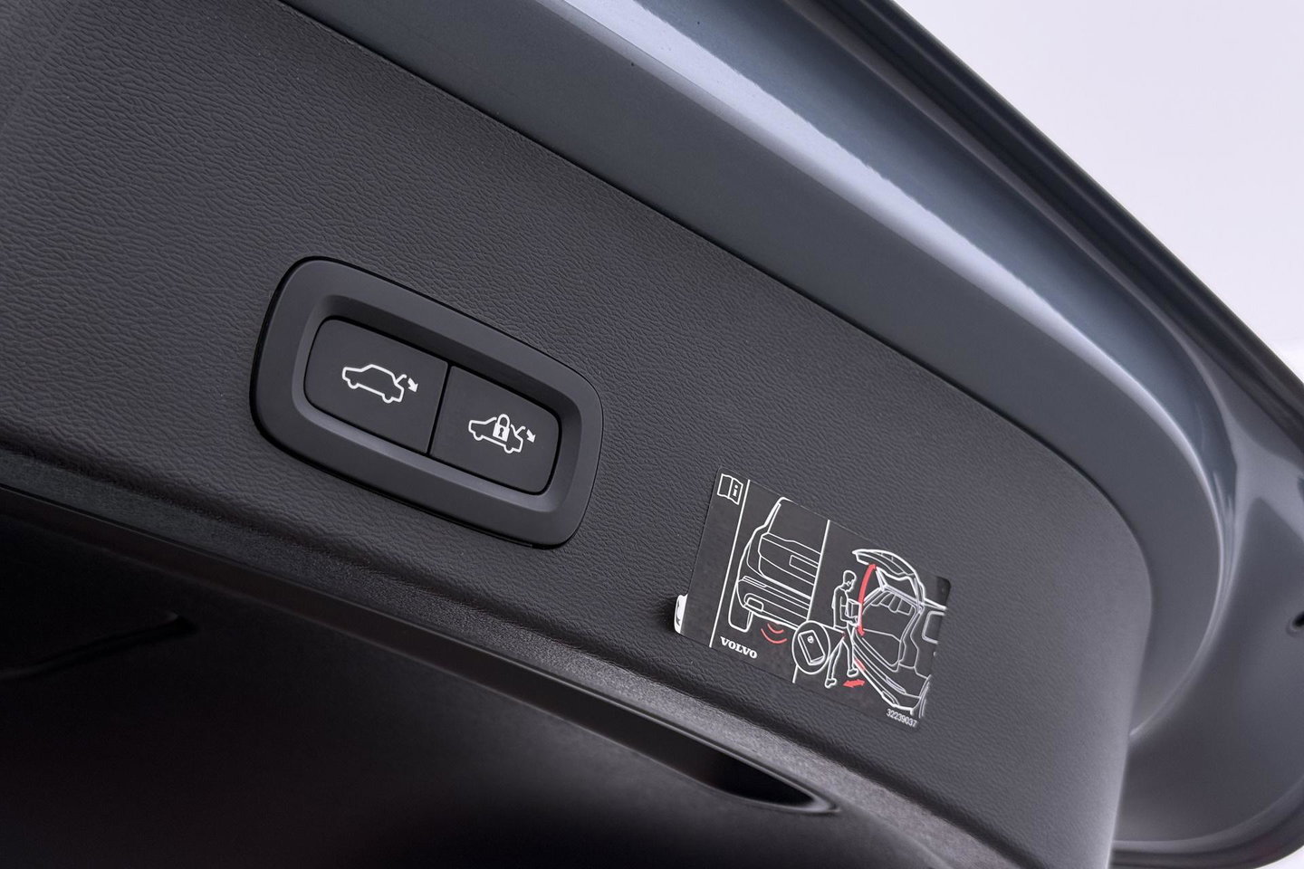 Volvo XC40 2.0 B4 Momentum Pro | ACC | Trekhaak | Standkachel | Stoel+Stuurverwarming | Verwarmbare Achterbank | Camera | BLIS