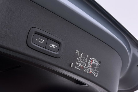 Volvo XC40 2.0 B4 Momentum Pro | ACC | Trekhaak | Standkachel | Stoel+Stuurverwarming | Verwarmbare Achterbank | Camera | BLIS