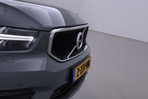 Volvo XC40 2.0 B4 Momentum Pro | ACC | Trekhaak | Standkachel | Stoel+Stuurverwarming | Verwarmbare Achterbank | Camera | BLIS