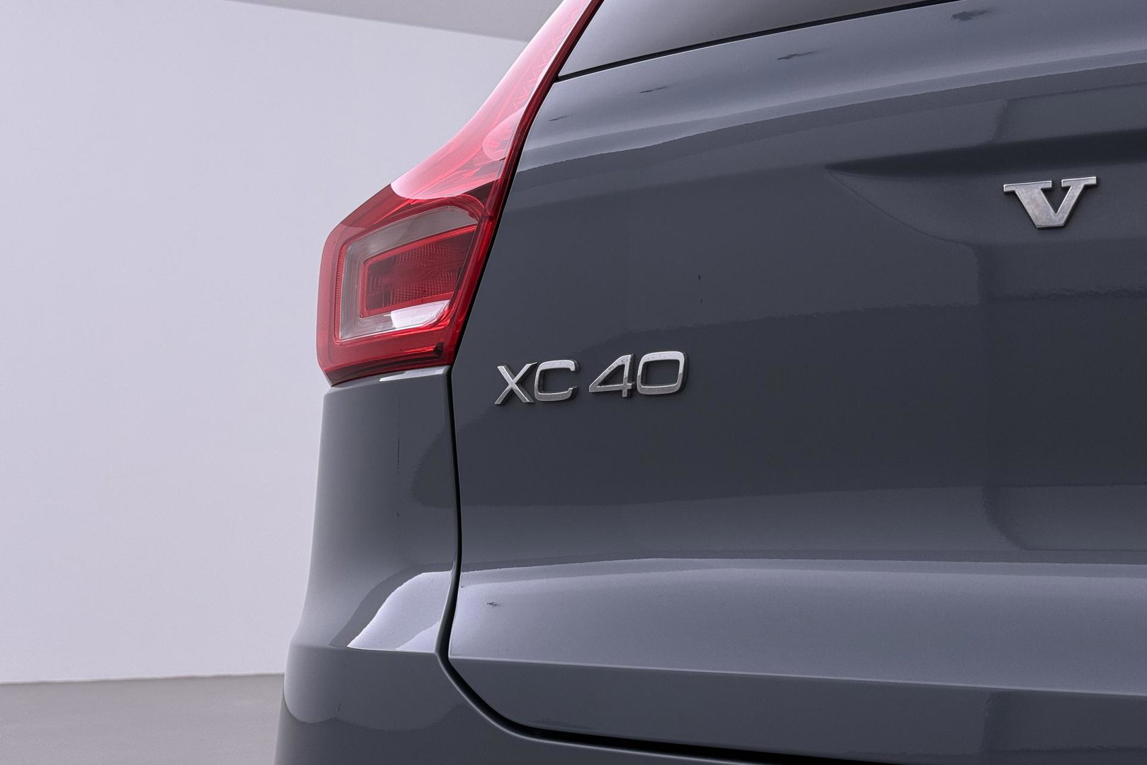 Volvo XC40 2.0 B4 Momentum Pro | ACC | Trekhaak | Standkachel | Stoel+Stuurverwarming | Verwarmbare Achterbank | Camera | BLIS