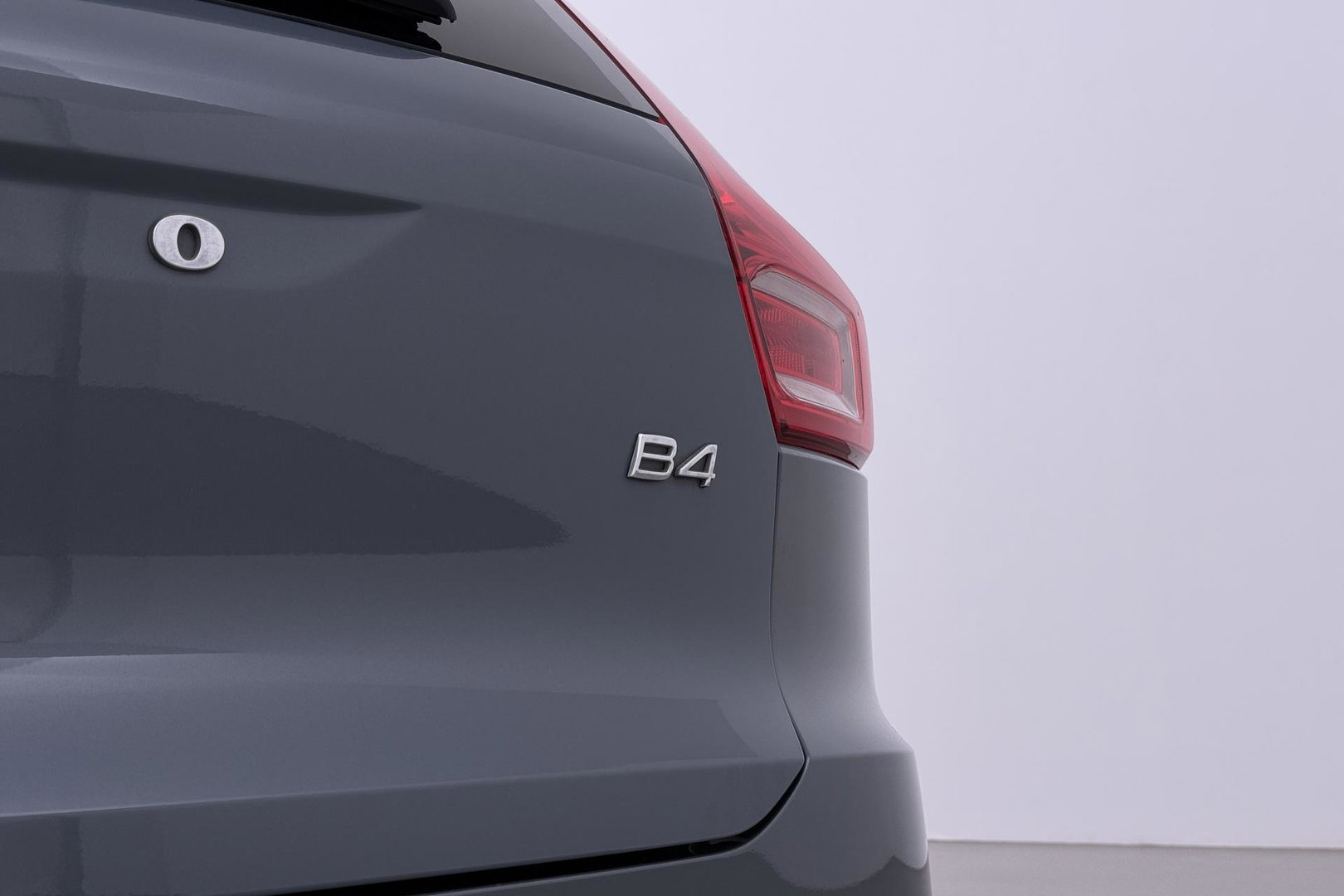 Volvo XC40 2.0 B4 Momentum Pro | ACC | Trekhaak | Standkachel | Stoel+Stuurverwarming | Verwarmbare Achterbank | Camera | BLIS
