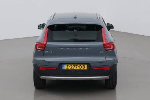 Volvo XC40 2.0 B4 Momentum Pro | ACC | Trekhaak | Standkachel | Stoel+Stuurverwarming | Verwarmbare Achterbank | Camera | BLIS