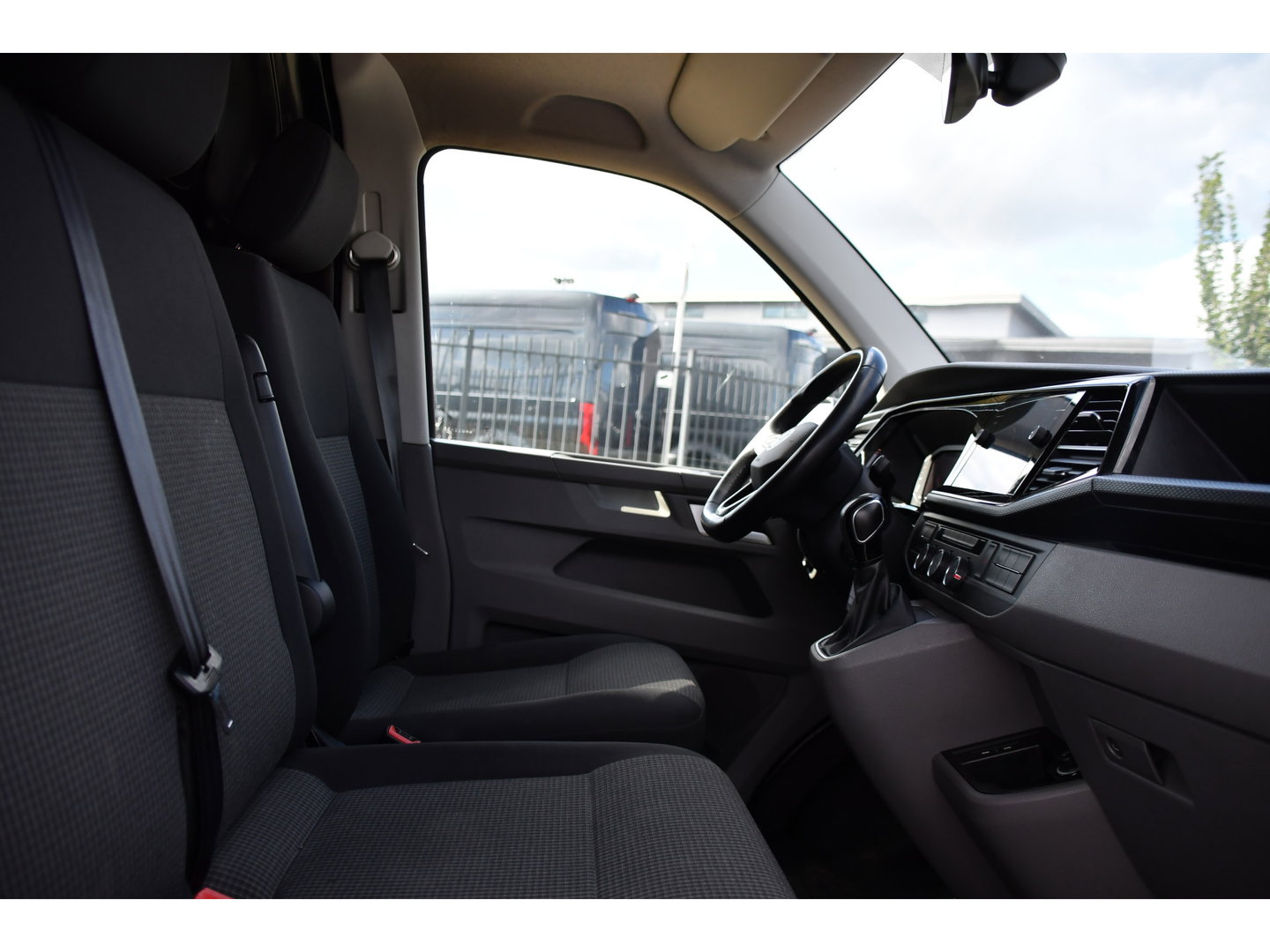 Volkswagen Transporter 2.0 TDI L1H1 30 Bulli Virtual, Adaptieve Cruise, Camera, Carplay, LED, Automaat, Sensoren, multimedia, Uniek!