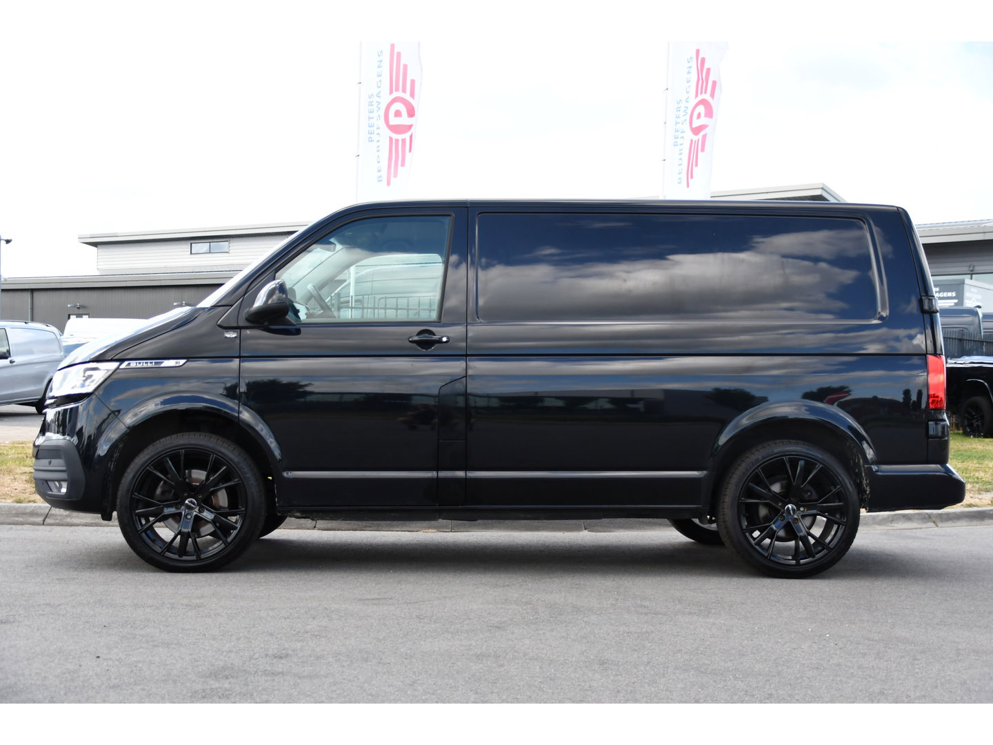 Volkswagen Transporter 2.0 TDI L1H1 30 Bulli Virtual, Adaptieve Cruise, Camera, Carplay, LED, Automaat, Sensoren, multimedia, Uniek!