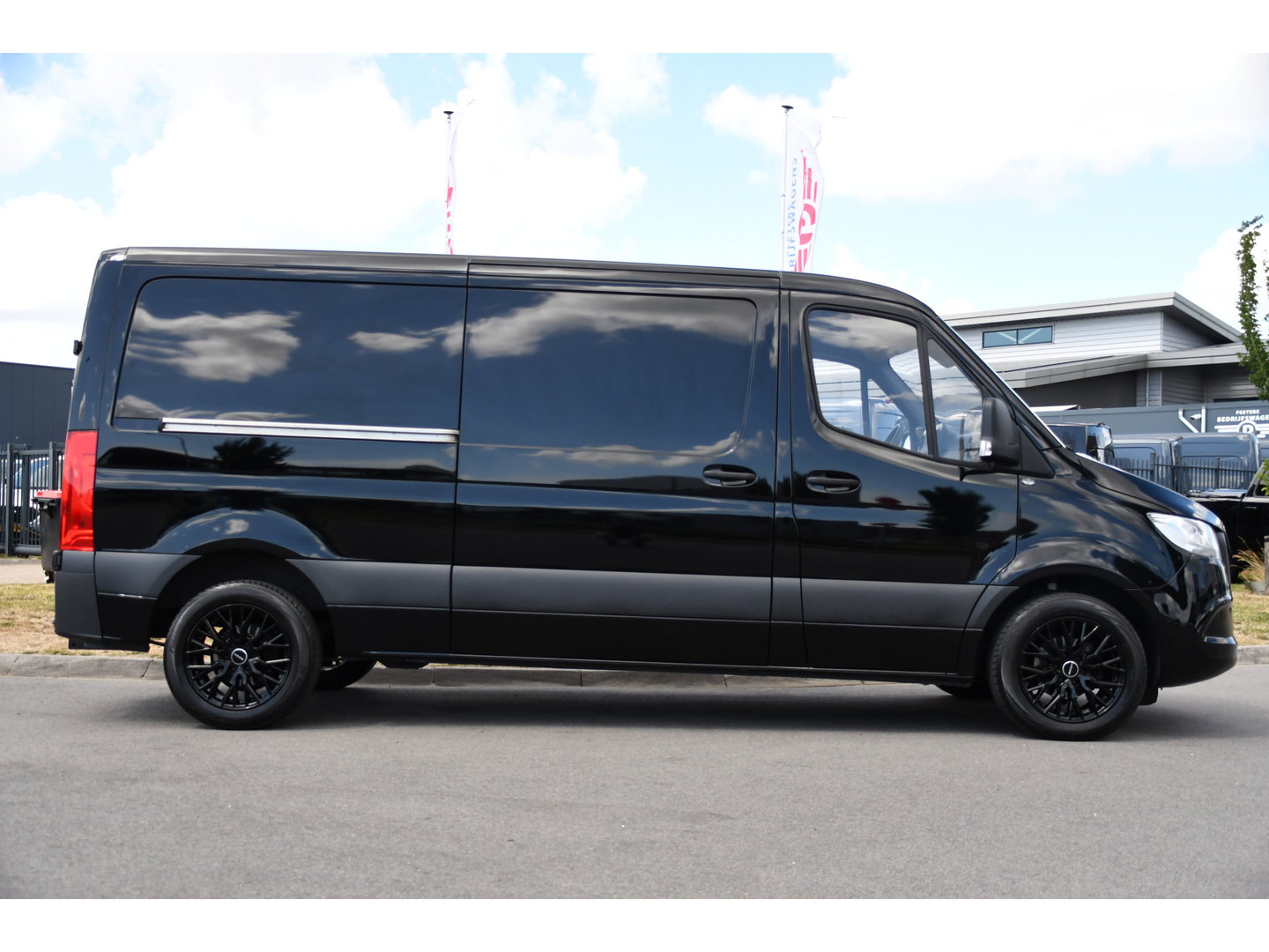 Mercedes-Benz Sprinter 314 2.2 CDI L2H1 Black Edition Camera, Cruise, Carplay, Multimedia, Airco, Trekhaak, 143pk, Automaat, Uniek!
