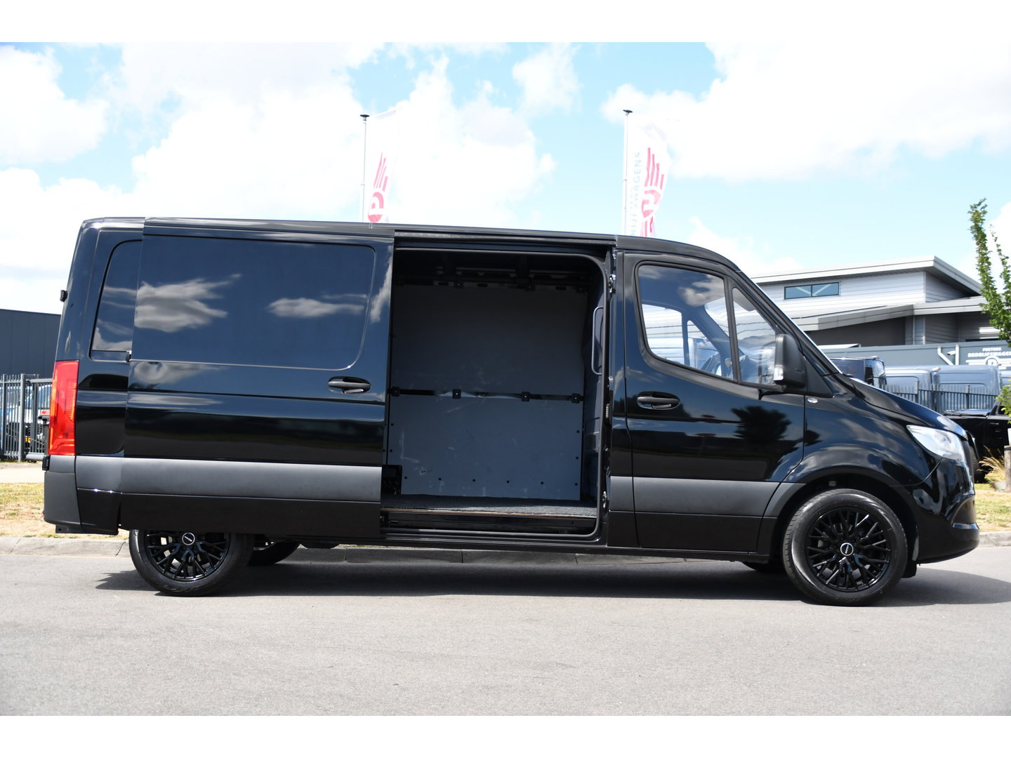 Mercedes-Benz Sprinter 314 2.2 CDI L2H1 Black Edition Camera, Cruise, Carplay, Multimedia, Airco, Trekhaak, 143pk, Automaat, Uniek!