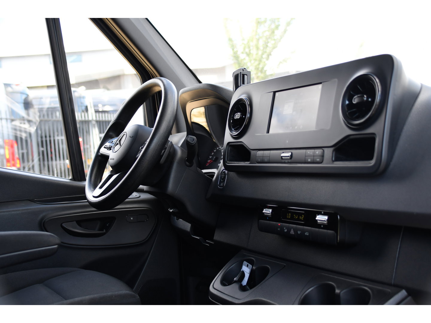 Mercedes-Benz Sprinter 314 2.2 CDI L2H1 Black Edition Camera, Cruise, Carplay, Multimedia, Airco, Trekhaak, 143pk, Automaat, Uniek!