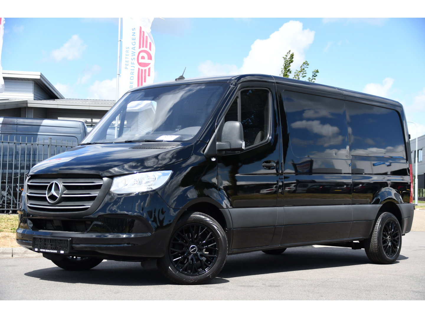 Mercedes-Benz Sprinter 314 2.2 CDI L2H1 Black Edition Camera, Cruise, Carplay, Multimedia, Airco, Trekhaak, 143pk, Automaat, Uniek!