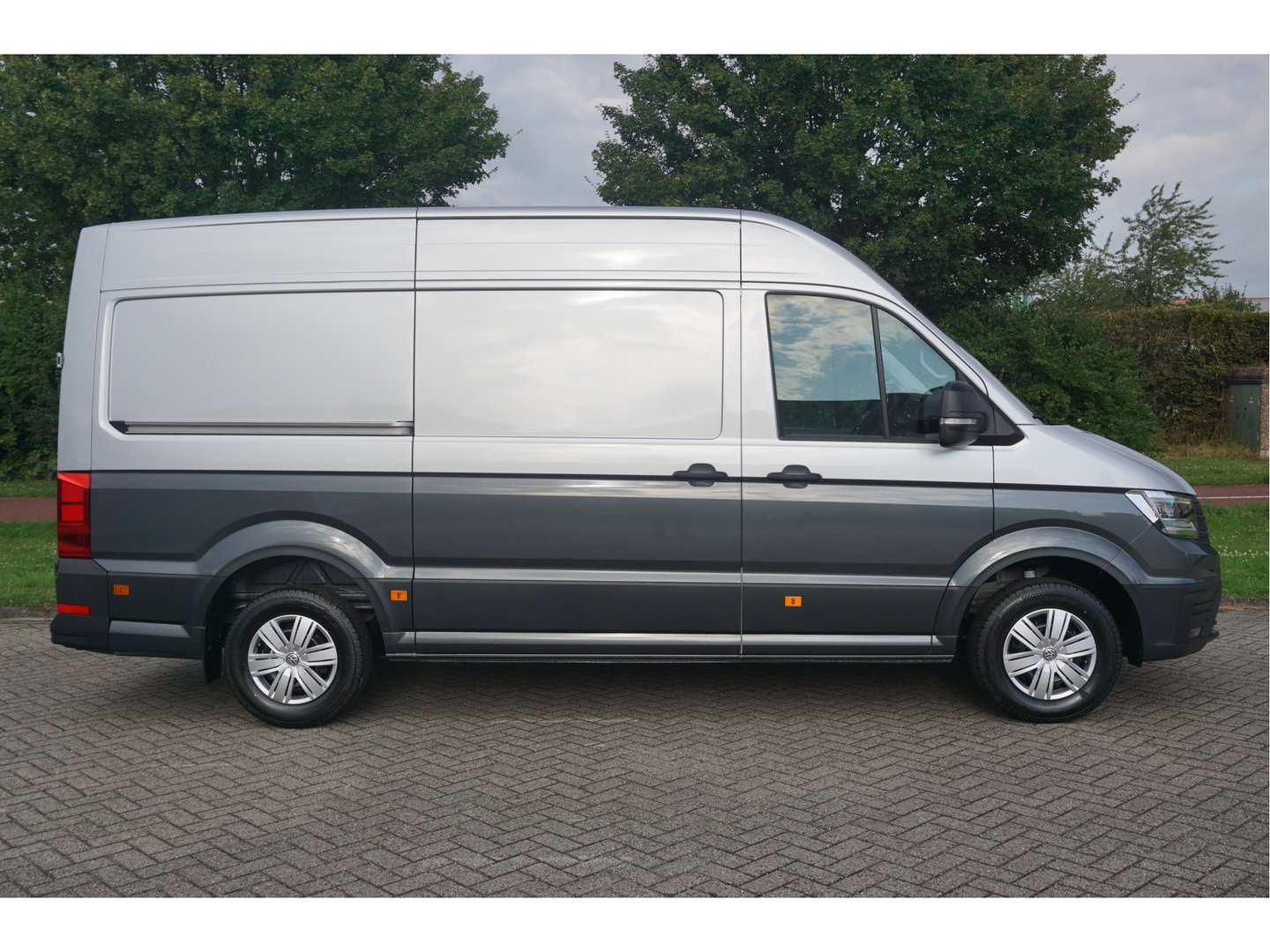 Volkswagen Crafter 35 177PK L3H3 AUT BPM VRIJ!! Navi, Cam, ACC, LED, 2x Schuifdeur, Dual Tone Lak!! NR. 873