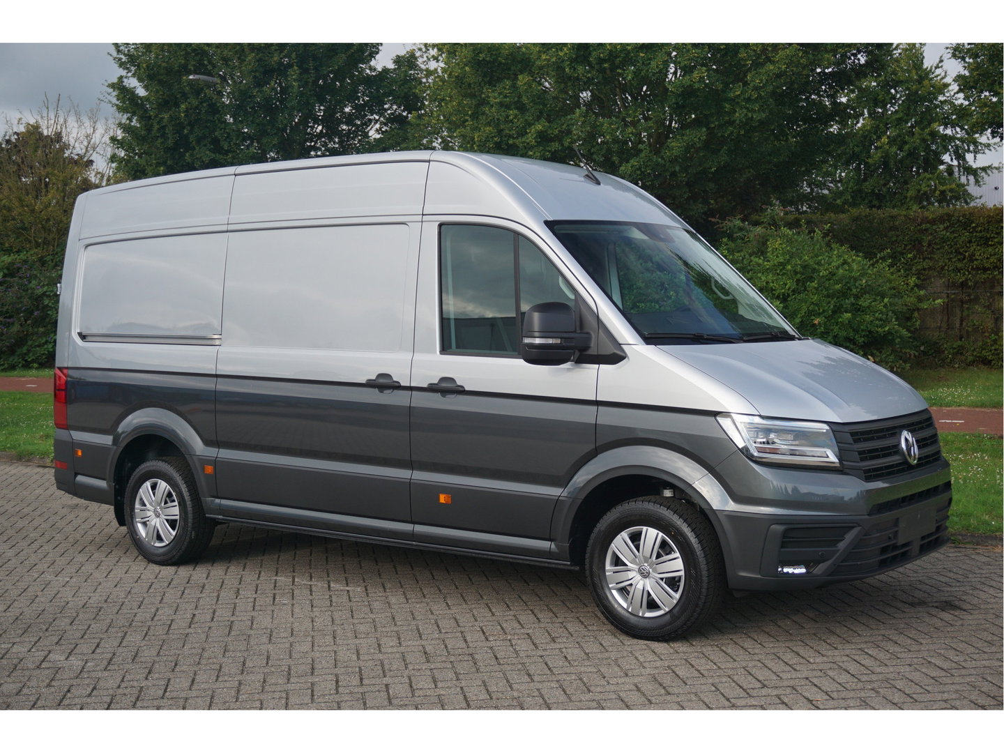 Volkswagen Crafter 35 177PK L3H3 AUT BPM VRIJ!! Navi, Cam, ACC, LED, 2x Schuifdeur, Dual Tone Lak!! NR. 873