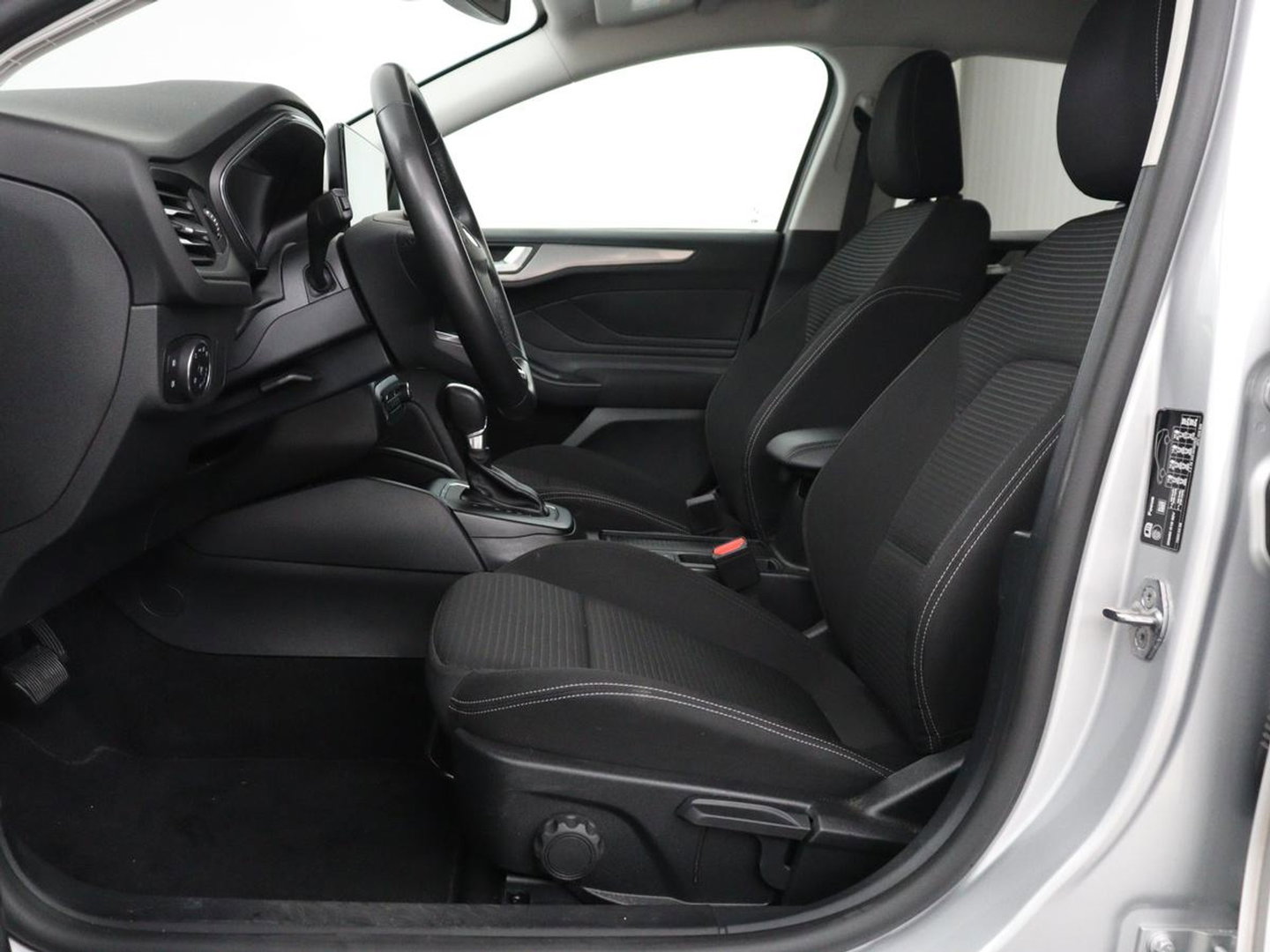 Ford Focus Wagon 1.0 EcoBoost Hybrid Titanium | Cruise control | Lane assist | Navigatie | Carplay | Park assist | Climate control