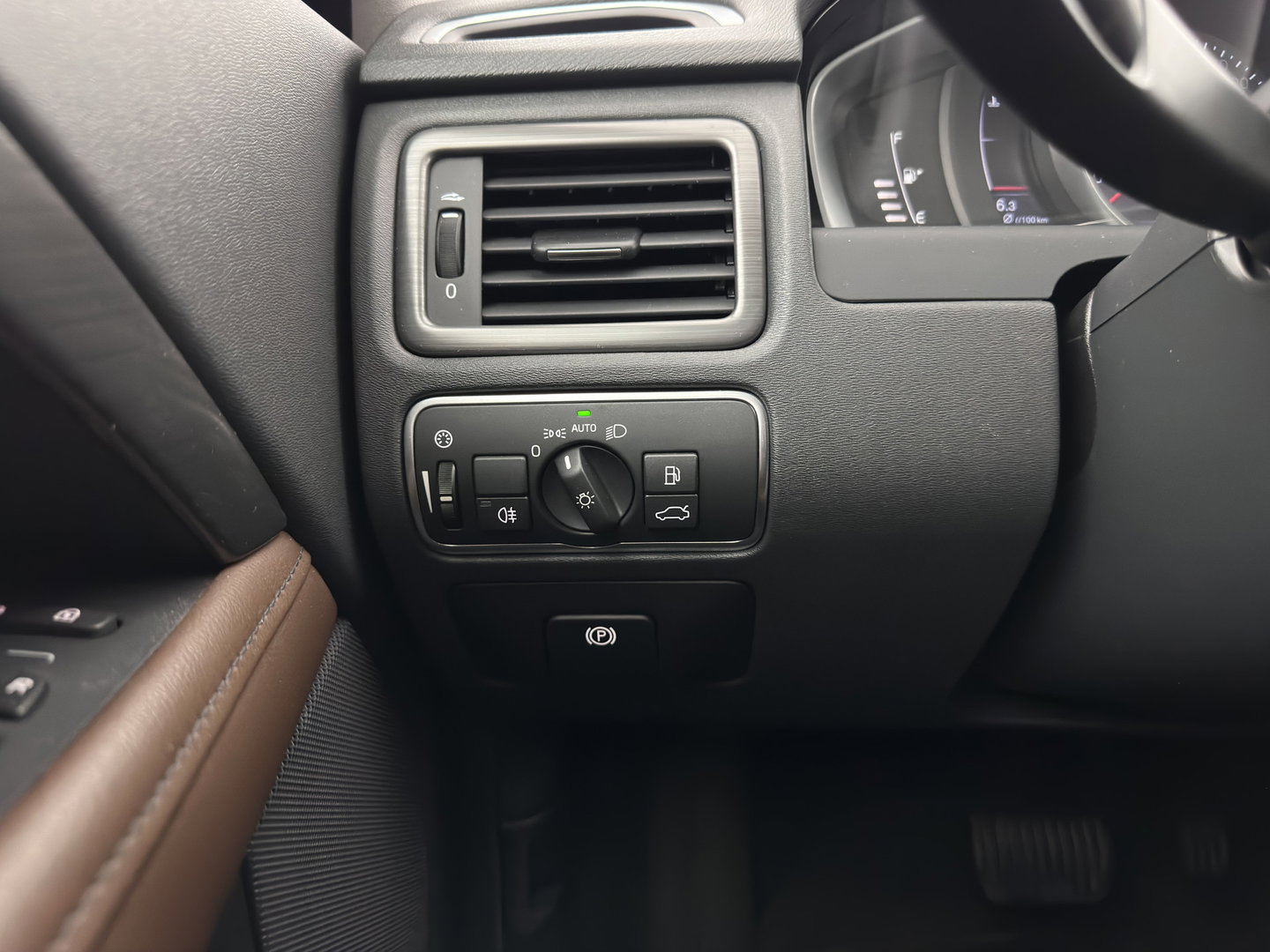 Volvo XC70 2.0 D4 FWD Inscription Edition Aut. *ADAPTIVE-CRUISE | LEATHER | XENON | HEATED-COMFORTSEATS | NAVI-FULLMAP | CAMERA | PRIVACY-GLASS | ECC | PDC | 17''ALU | TOWBAR*