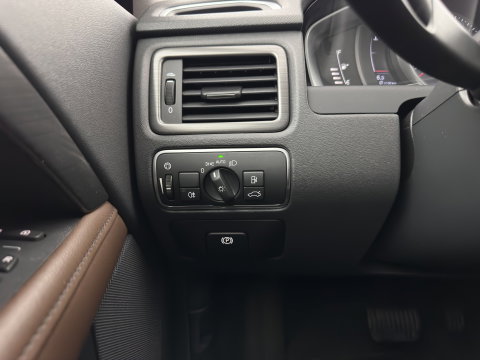Volvo XC70 2.0 D4 FWD Inscription Edition Aut. *ADAPTIVE-CRUISE | LEATHER | XENON | HEATED-COMFORTSEATS | NAVI-FULLMAP | CAMERA | PRIVACY-GLASS | ECC | PDC | 17''ALU | TOWBAR*