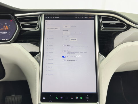 Tesla Model X 90D Base [6-Pers.] Aut. *PANO-WINDOW | AUTO-PILOT | LEATHER-FABRIC | NAVI-FULLMAP | FULL-LED | AIRSUSPENSION | DIGI-COCKPIT | CCS-FASTLOADER | KEYLESS | DAB+ | HEATED-SPORTSEATS | PRIVACY-GLASS | 20"ALU*