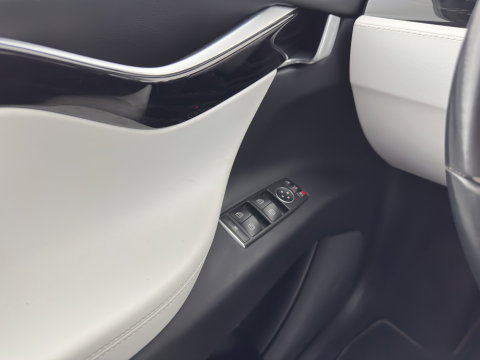 Tesla Model X 90D Base [6-Pers.] Aut. *PANO-WINDOW | AUTO-PILOT | LEATHER-FABRIC | NAVI-FULLMAP | FULL-LED | AIRSUSPENSION | DIGI-COCKPIT | CCS-FASTLOADER | KEYLESS | DAB+ | HEATED-SPORTSEATS | PRIVACY-GLASS | 20"ALU*