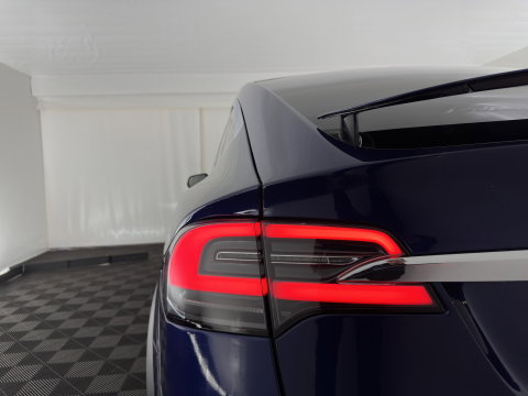 Tesla Model X 90D Base [6-Pers.] Aut. *PANO-WINDOW | AUTO-PILOT | LEATHER-FABRIC | NAVI-FULLMAP | FULL-LED | AIRSUSPENSION | DIGI-COCKPIT | CCS-FASTLOADER | KEYLESS | DAB+ | HEATED-SPORTSEATS | PRIVACY-GLASS | 20"ALU*