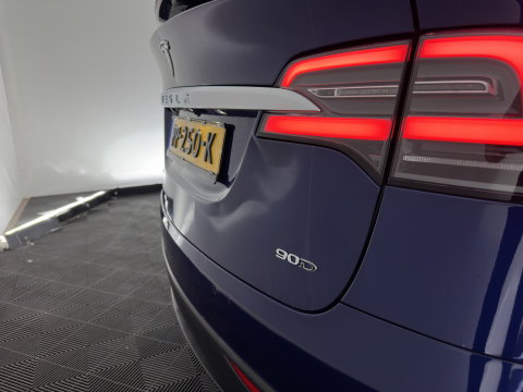 Tesla Model X 90D Base [6-Pers.] Aut. *PANO-WINDOW | AUTO-PILOT | LEATHER-FABRIC | NAVI-FULLMAP | FULL-LED | AIRSUSPENSION | DIGI-COCKPIT | CCS-FASTLOADER | KEYLESS | DAB+ | HEATED-SPORTSEATS | PRIVACY-GLASS | 20"ALU*