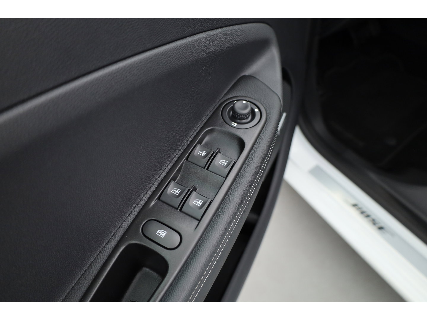 Renault ZOE R110 Bose 41 kWh | RIJKLAAR!! | SOH 92% | Cruise Contr. | Keyless | Camera | Bose Audio | PDC+A | 16 ''
