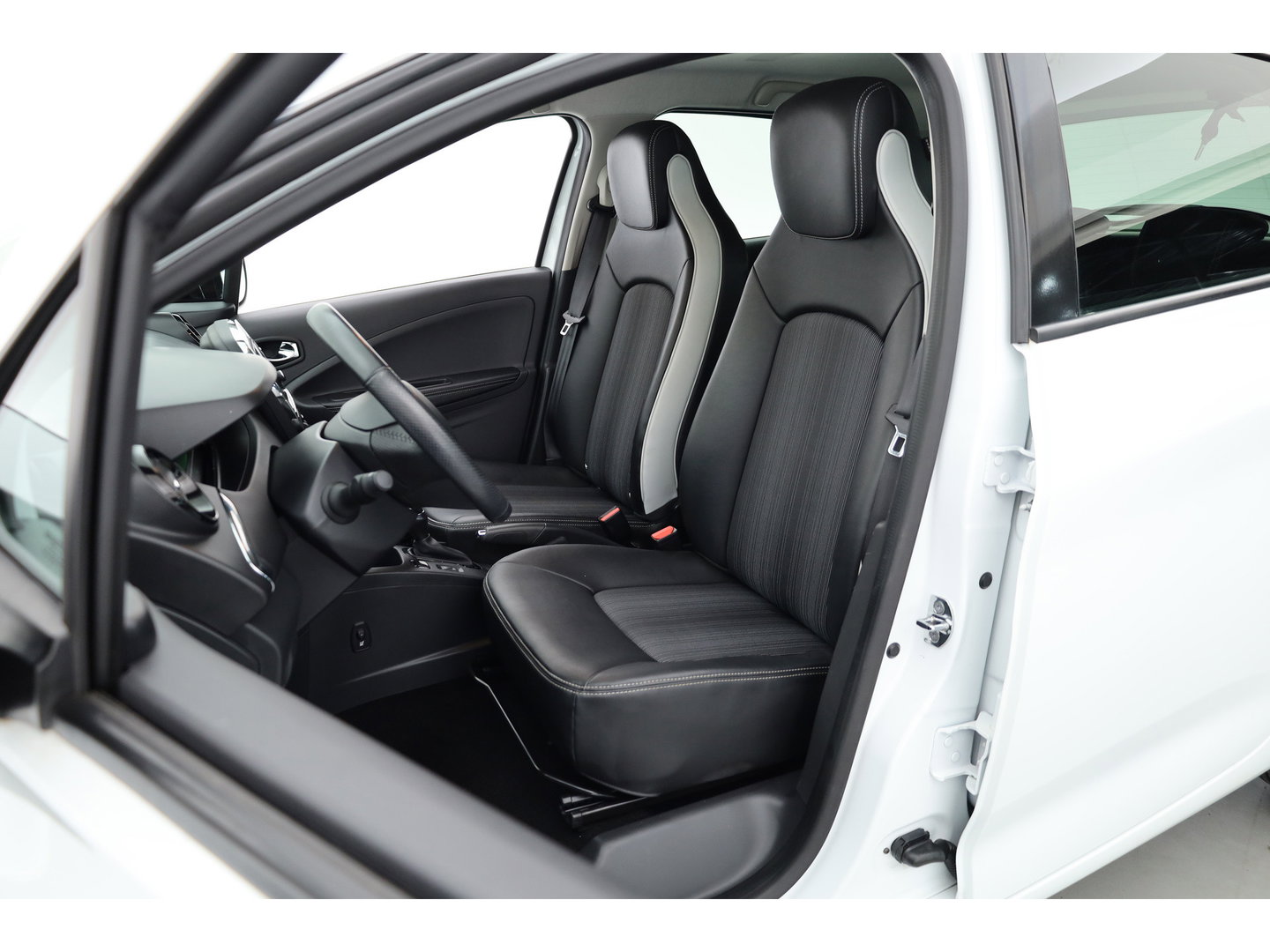 Renault ZOE R110 Bose 41 kWh | RIJKLAAR!! | SOH 92% | Cruise Contr. | Keyless | Camera | Bose Audio | PDC+A | 16 ''