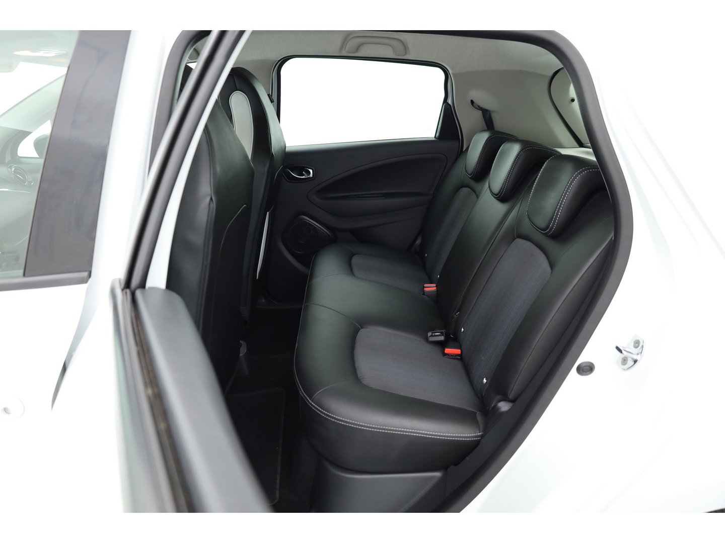Renault ZOE R110 Bose 41 kWh | RIJKLAAR!! | SOH 92% | Cruise Contr. | Keyless | Camera | Bose Audio | PDC+A | 16 ''