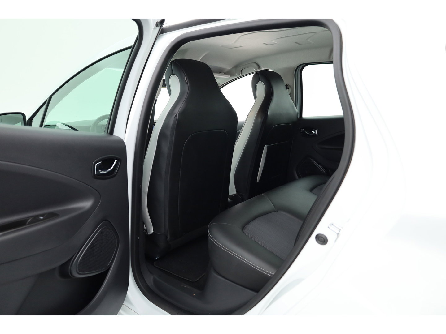 Renault ZOE R110 Bose 41 kWh | RIJKLAAR!! | SOH 92% | Cruise Contr. | Keyless | Camera | Bose Audio | PDC+A | 16 ''