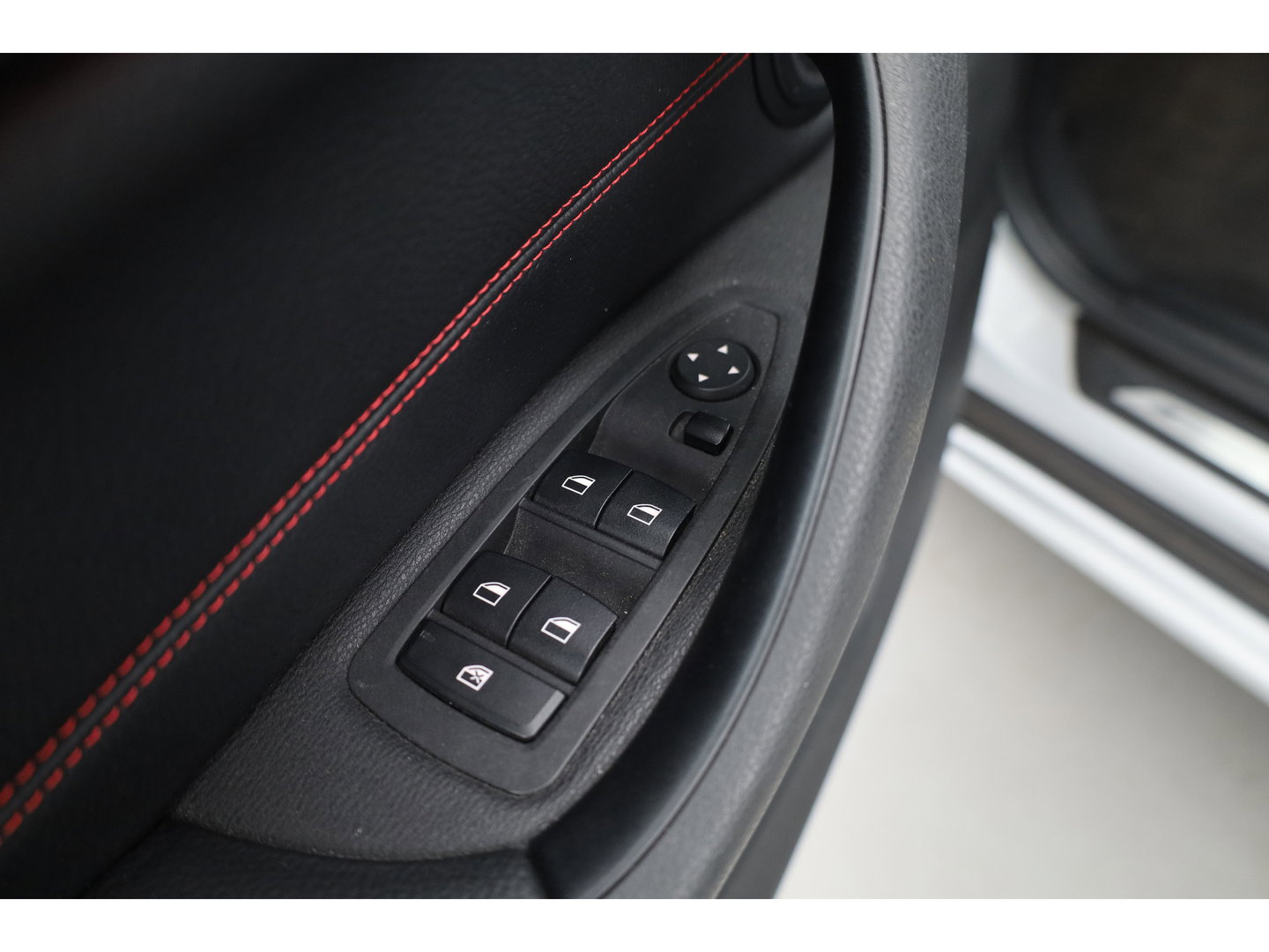 BMW X1 sDrive20i High Executive | Rijklaar!! | Pano | Cruise Contr. | Camera | Apple CarPlay | Stoelverw. | Leder | 18''