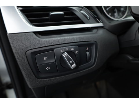 BMW X1 sDrive20i High Executive | Rijklaar!! | Pano | Cruise Contr. | Camera | Apple CarPlay | Stoelverw. | Leder | 18''