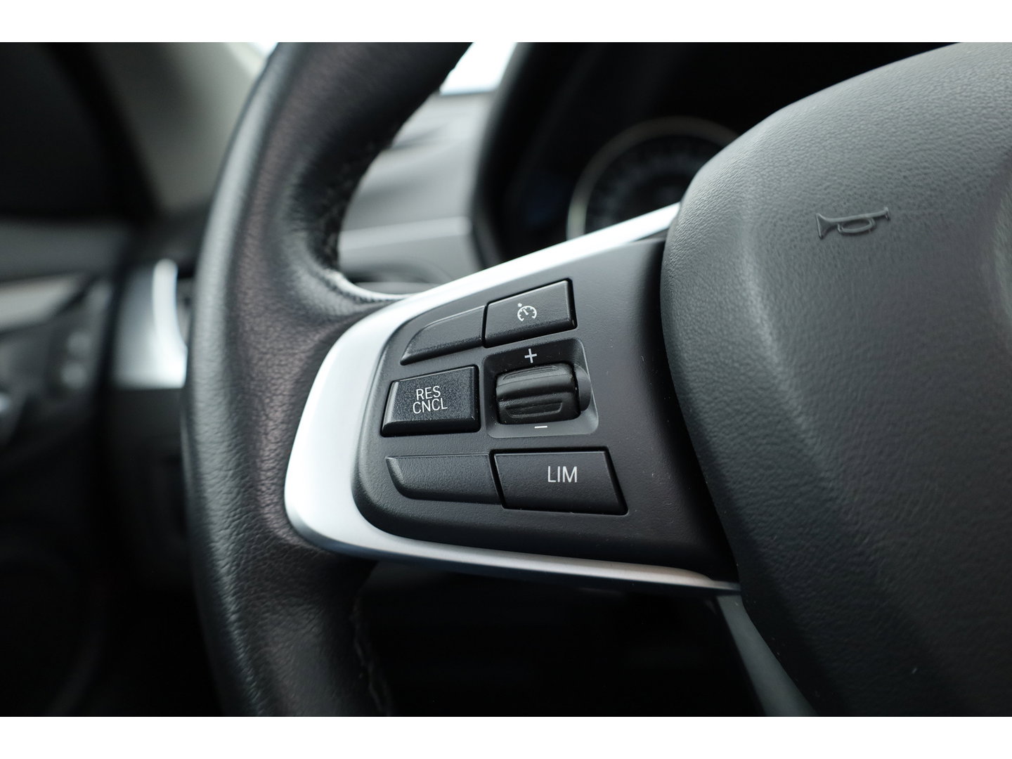 BMW X1 sDrive20i High Executive | Rijklaar!! | Pano | Cruise Contr. | Camera | Apple CarPlay | Stoelverw. | Leder | 18''