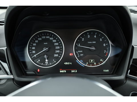 BMW X1 sDrive20i High Executive | Rijklaar!! | Pano | Cruise Contr. | Camera | Apple CarPlay | Stoelverw. | Leder | 18''