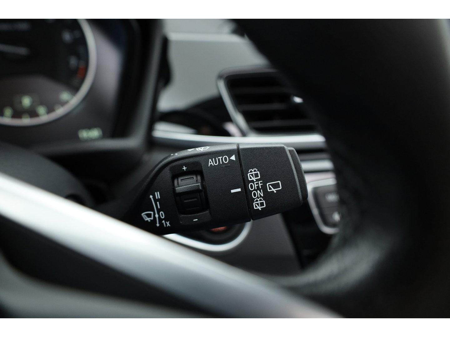 BMW X1 sDrive20i High Executive | Rijklaar!! | Pano | Cruise Contr. | Camera | Apple CarPlay | Stoelverw. | Leder | 18''