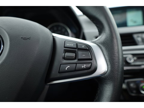 BMW X1 sDrive20i High Executive | Rijklaar!! | Pano | Cruise Contr. | Camera | Apple CarPlay | Stoelverw. | Leder | 18''