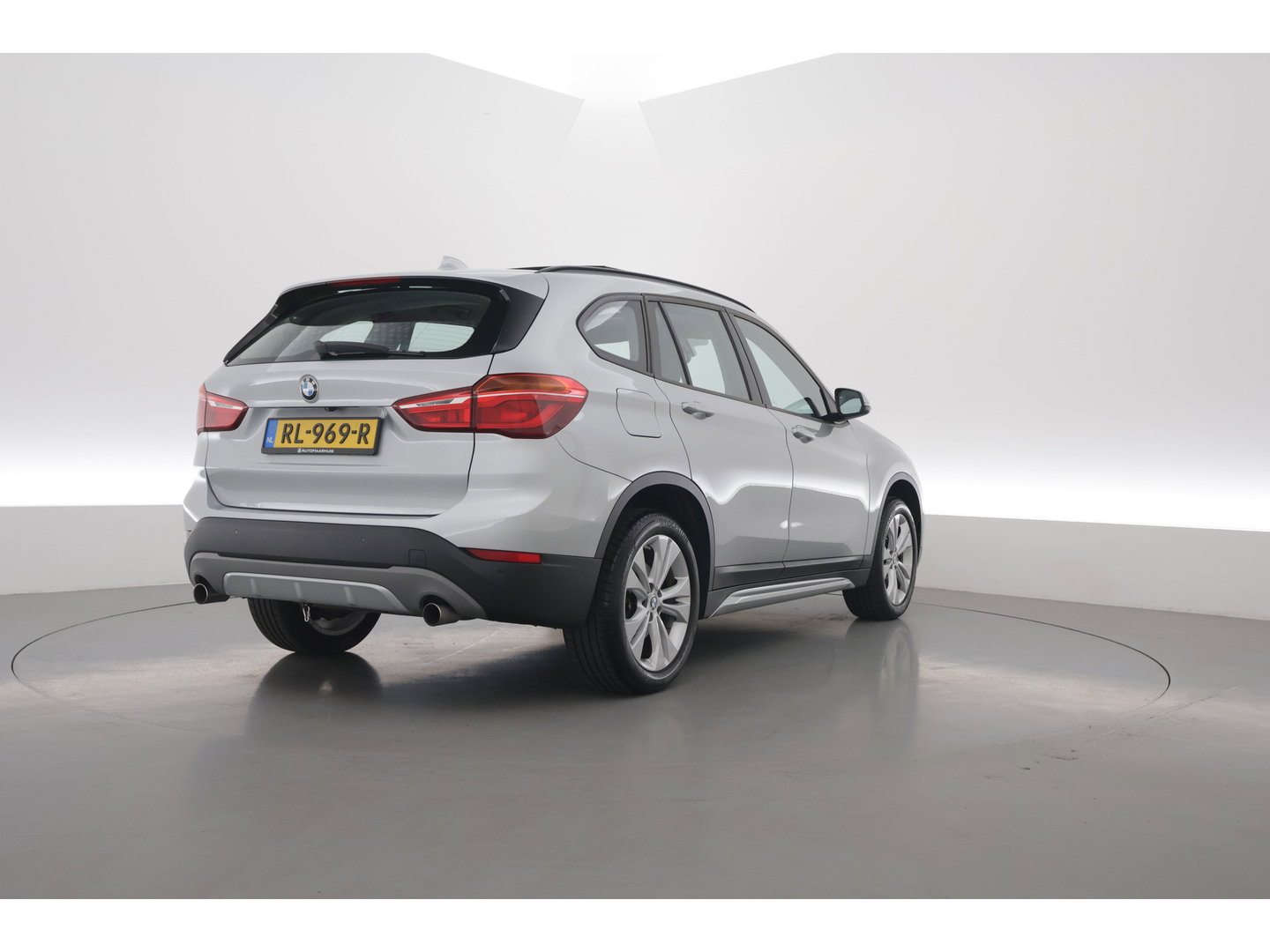 BMW X1 sDrive20i High Executive | Rijklaar!! | Pano | Cruise Contr. | Camera | Apple CarPlay | Stoelverw. | Leder | 18''