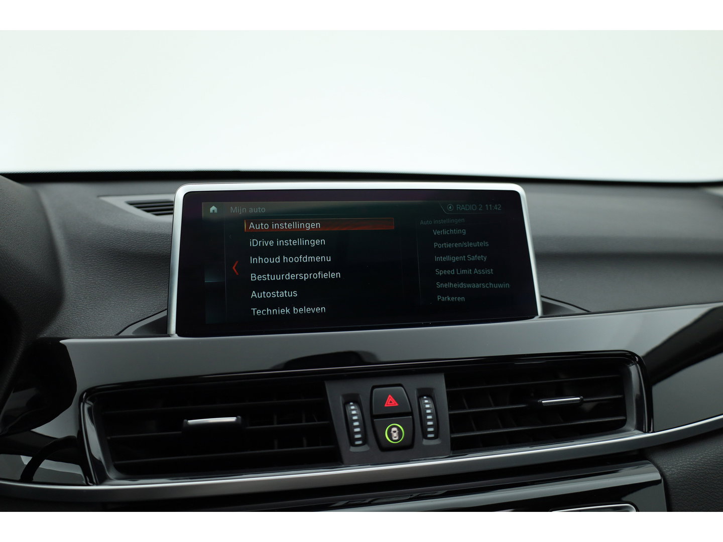 BMW X1 sDrive20i High Executive | Rijklaar!! | Pano | Cruise Contr. | Camera | Apple CarPlay | Stoelverw. | Leder | 18''