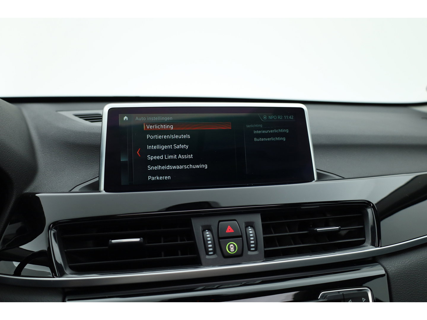 BMW X1 sDrive20i High Executive | Rijklaar!! | Pano | Cruise Contr. | Camera | Apple CarPlay | Stoelverw. | Leder | 18''