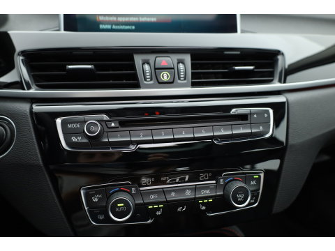 BMW X1 sDrive20i High Executive | Rijklaar!! | Pano | Cruise Contr. | Camera | Apple CarPlay | Stoelverw. | Leder | 18''