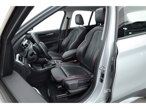 BMW X1 sDrive20i High Executive | Rijklaar!! | Pano | Cruise Contr. | Camera | Apple CarPlay | Stoelverw. | Leder | 18''